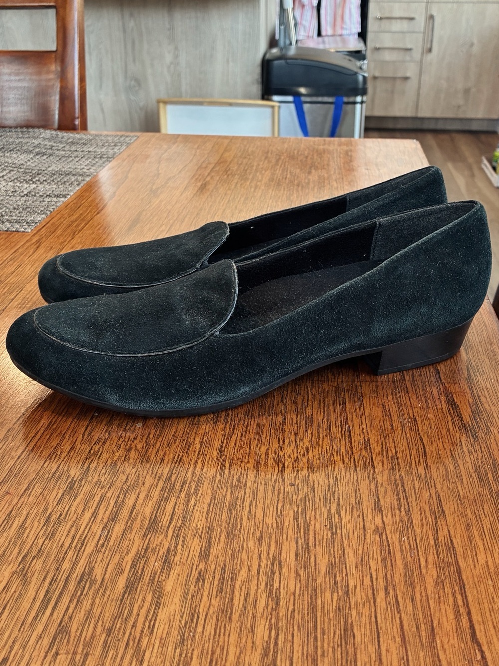 Munro Classic Black Loafers. Size 11 women’s